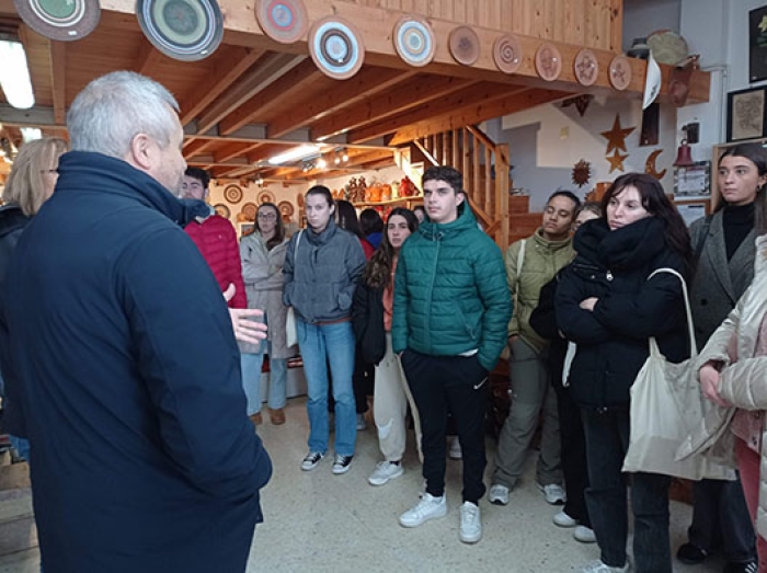 The final year students of the Degree in Tourism at the University of A Coruña visit the Costa da Morte, to learn first-hand about the resources of the destination and its management. 